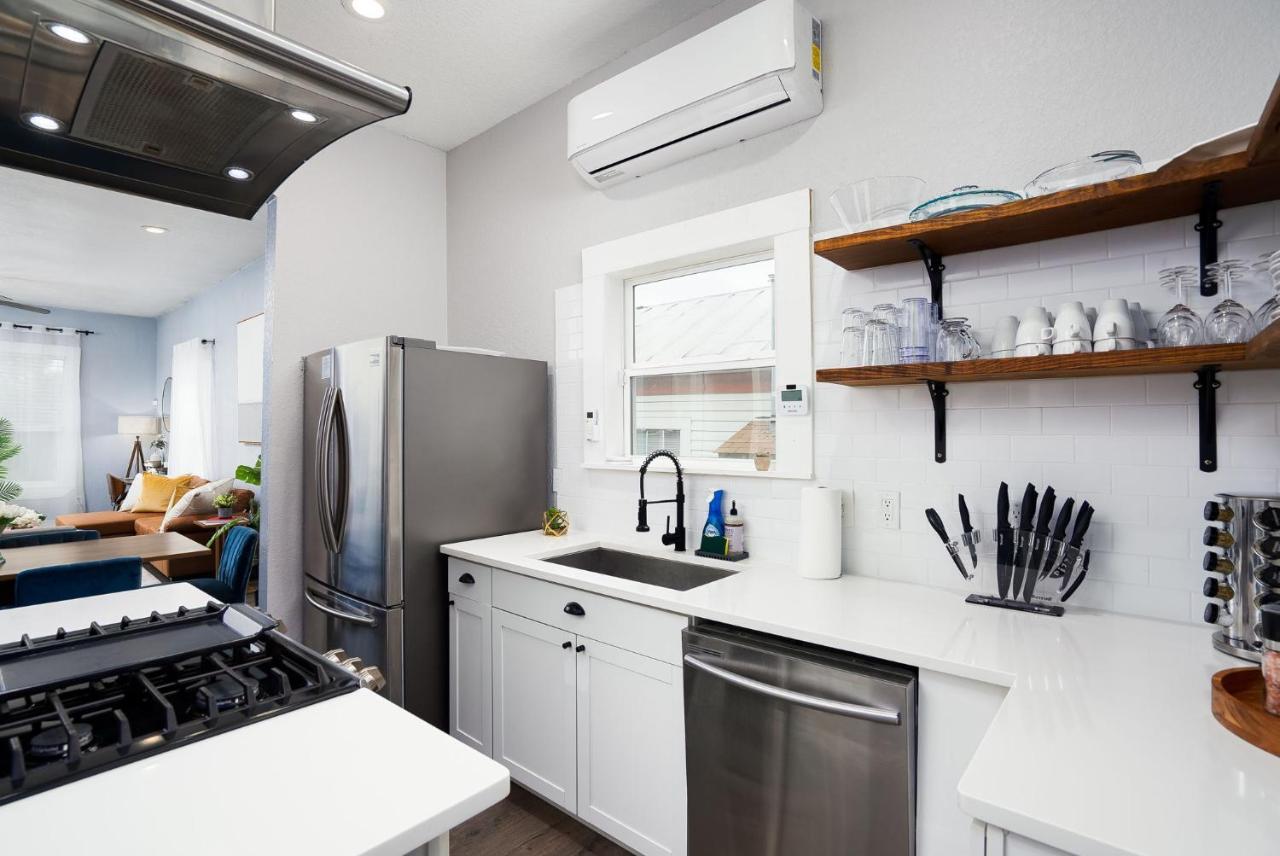 Modern 3 Bed, 2 Bath Home Minutes To Downtown & Alamodome サンアントニオ エクステリア 写真