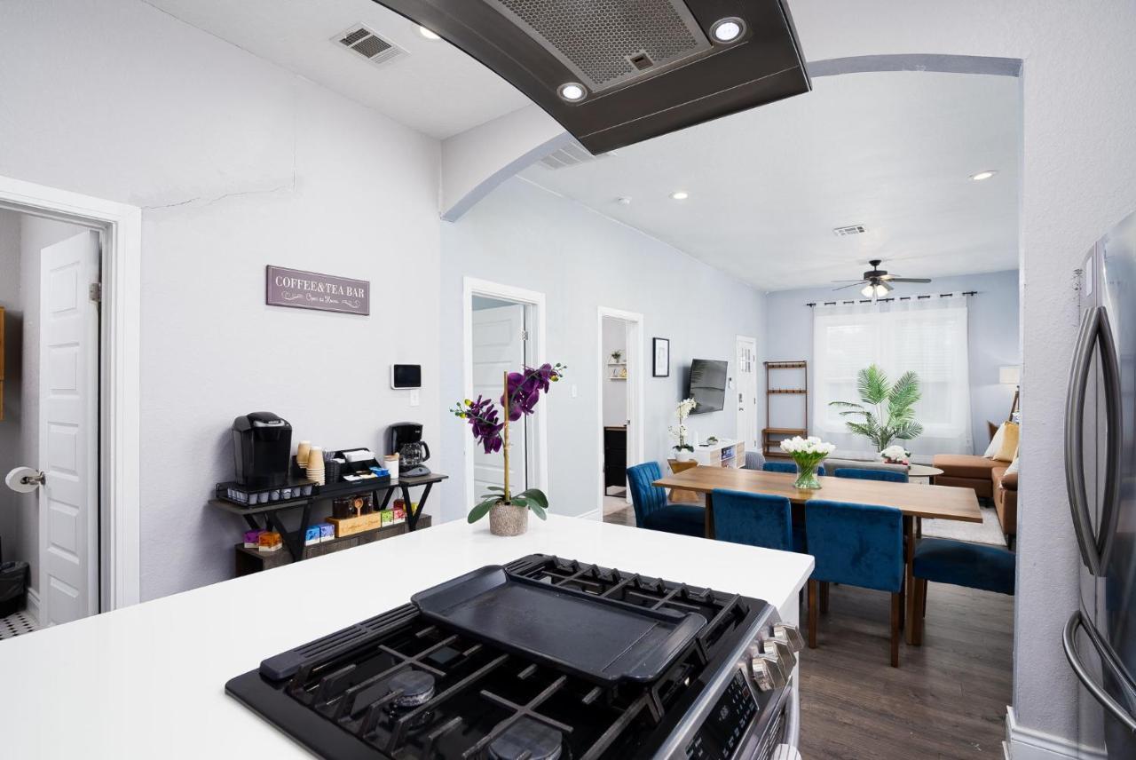 Modern 3 Bed, 2 Bath Home Minutes To Downtown & Alamodome サンアントニオ エクステリア 写真