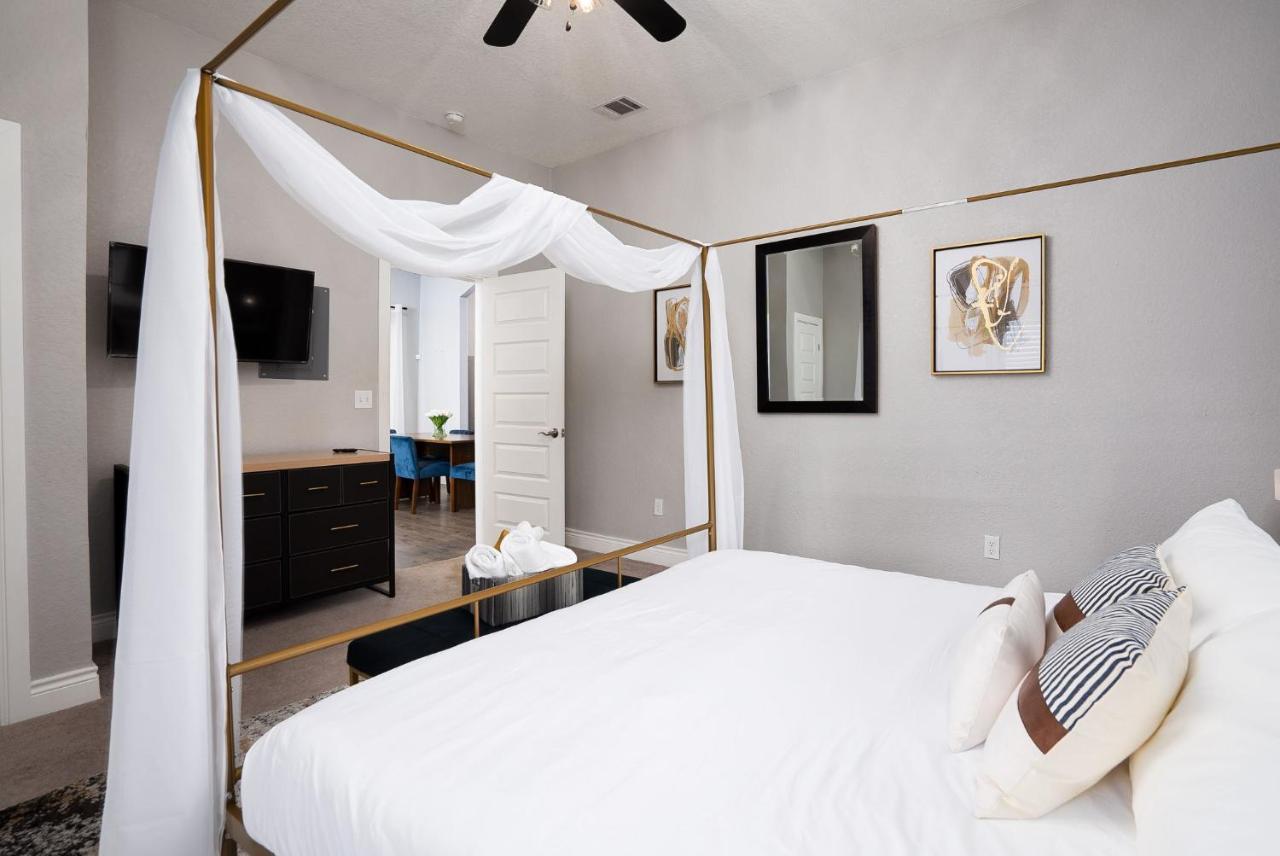 Modern 3 Bed, 2 Bath Home Minutes To Downtown & Alamodome サンアントニオ エクステリア 写真