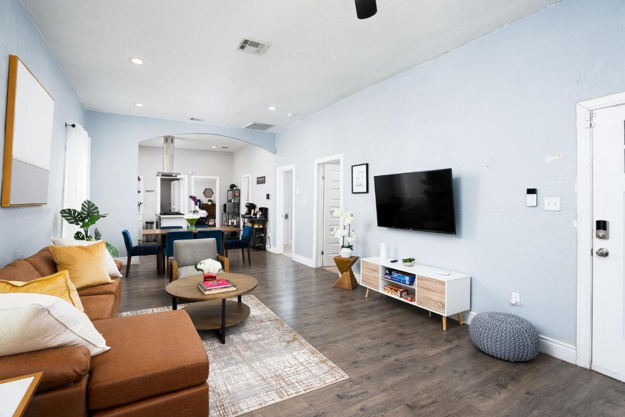 Modern 3 Bed, 2 Bath Home Minutes To Downtown & Alamodome サンアントニオ エクステリア 写真