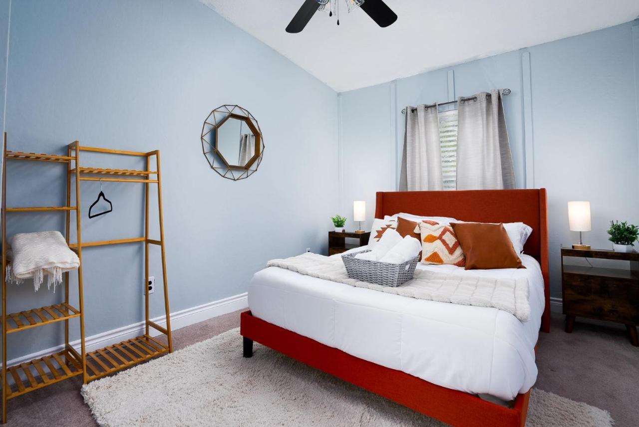 Modern 3 Bed, 2 Bath Home Minutes To Downtown & Alamodome サンアントニオ エクステリア 写真