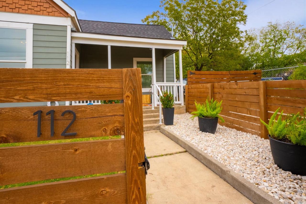 Modern 3 Bed, 2 Bath Home Minutes To Downtown & Alamodome サンアントニオ エクステリア 写真