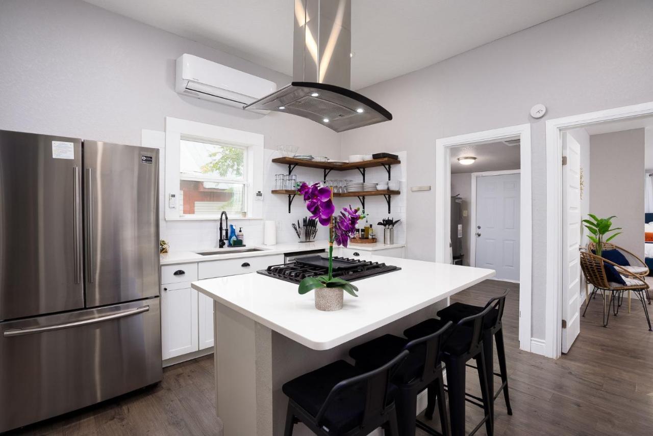 Modern 3 Bed, 2 Bath Home Minutes To Downtown & Alamodome サンアントニオ エクステリア 写真