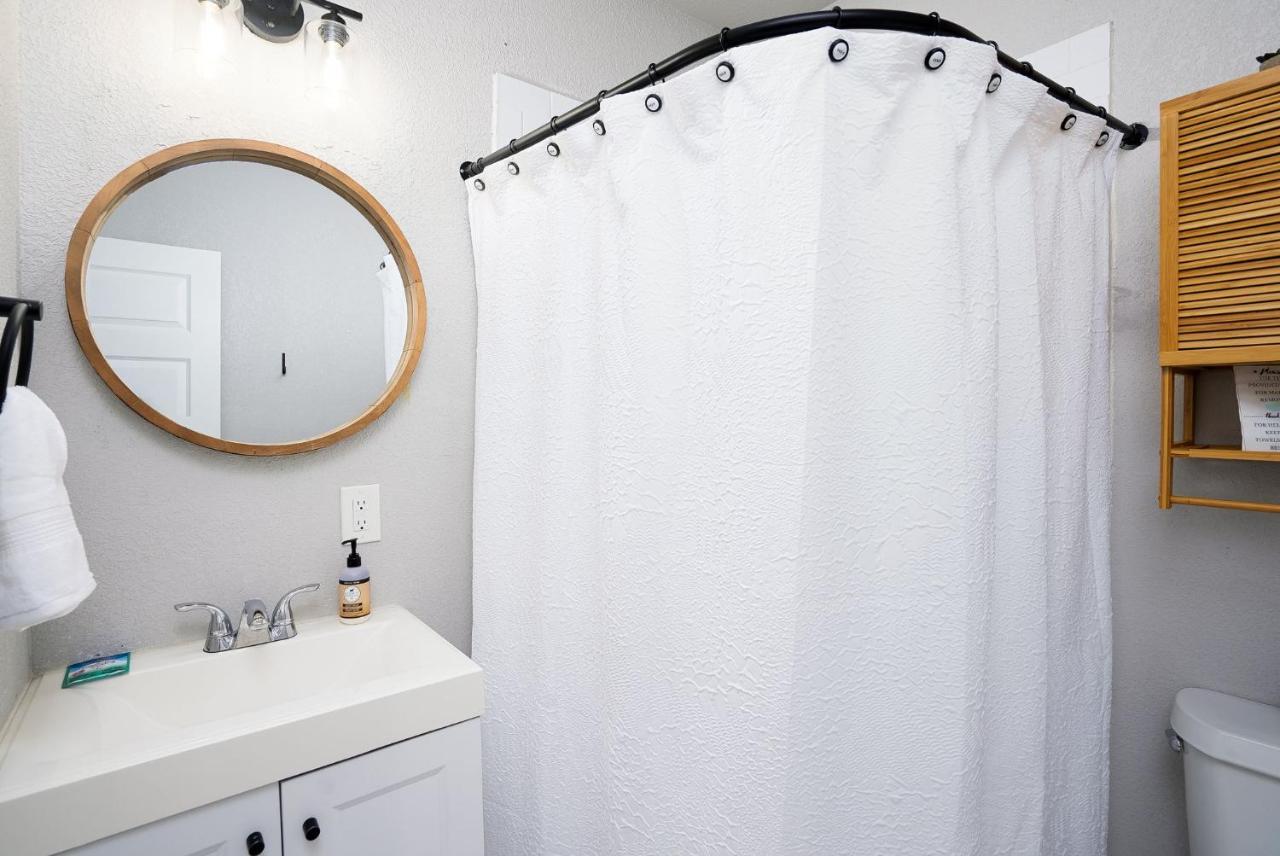 Modern 3 Bed, 2 Bath Home Minutes To Downtown & Alamodome サンアントニオ エクステリア 写真